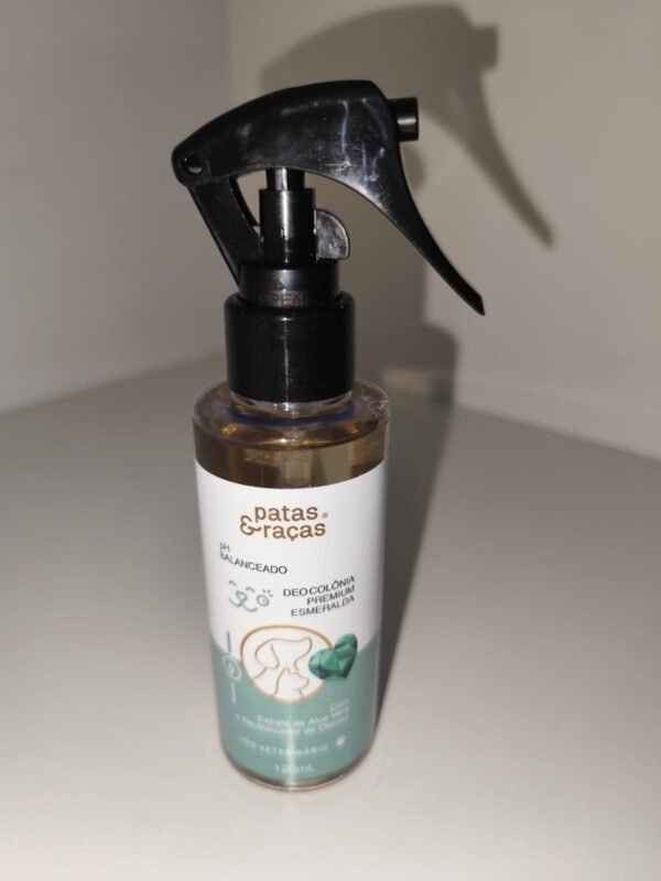 6a0ff9be43ca394961ef28a3f084860f.jpg DEO COLONIA PREMIUM ESMERALDA PATAS E RACAS 120ML
