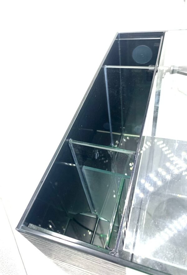 ceffe2f233cc790866aa2feb18f91c51.jpg AQUÁRIO OCEAN TECH NANO AQUARIO 77L CURVO EXTRA CLEAR C/ SUMP